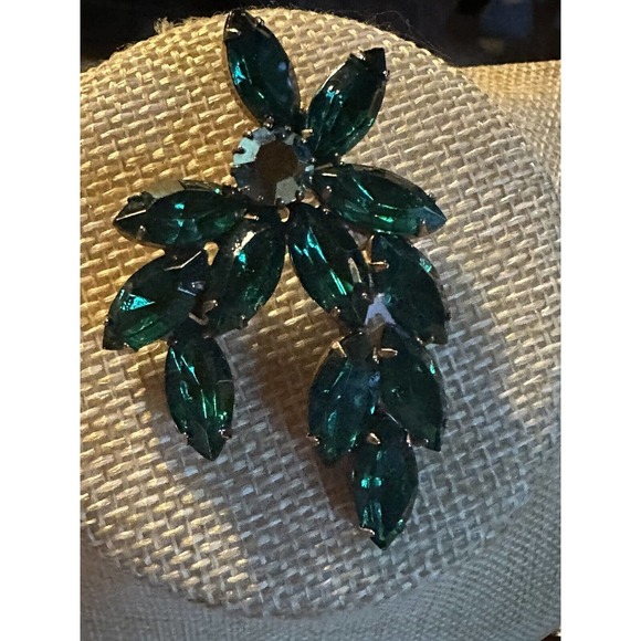 VTG JULIANA EMERALD GREEN MARQUISE RHINSTONE/ AB ROUND CENTER STONE BROOCH 2” - Picture 2 of 7